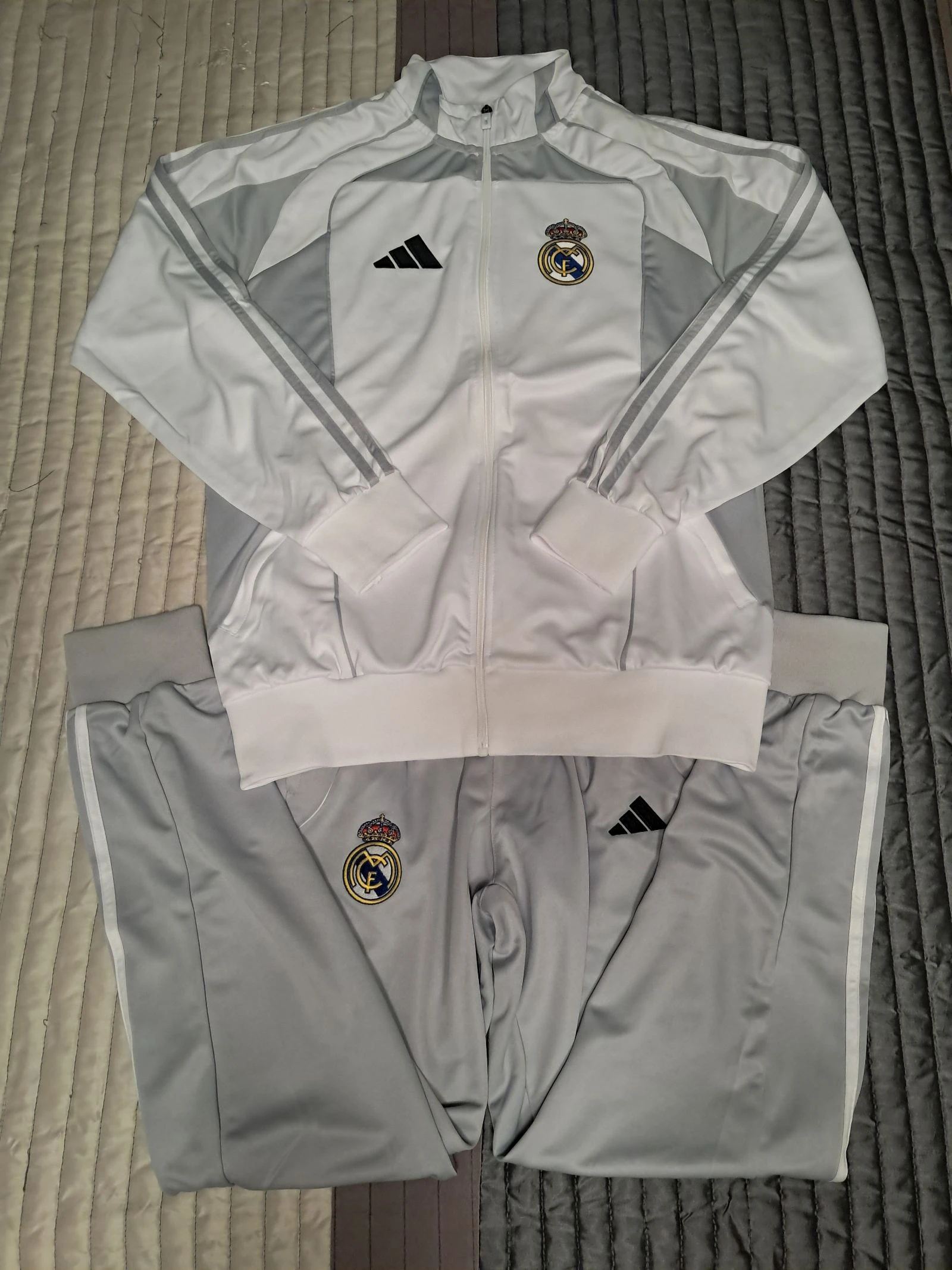 Chándal Real Madrid 25/26 - Completo - Talla M